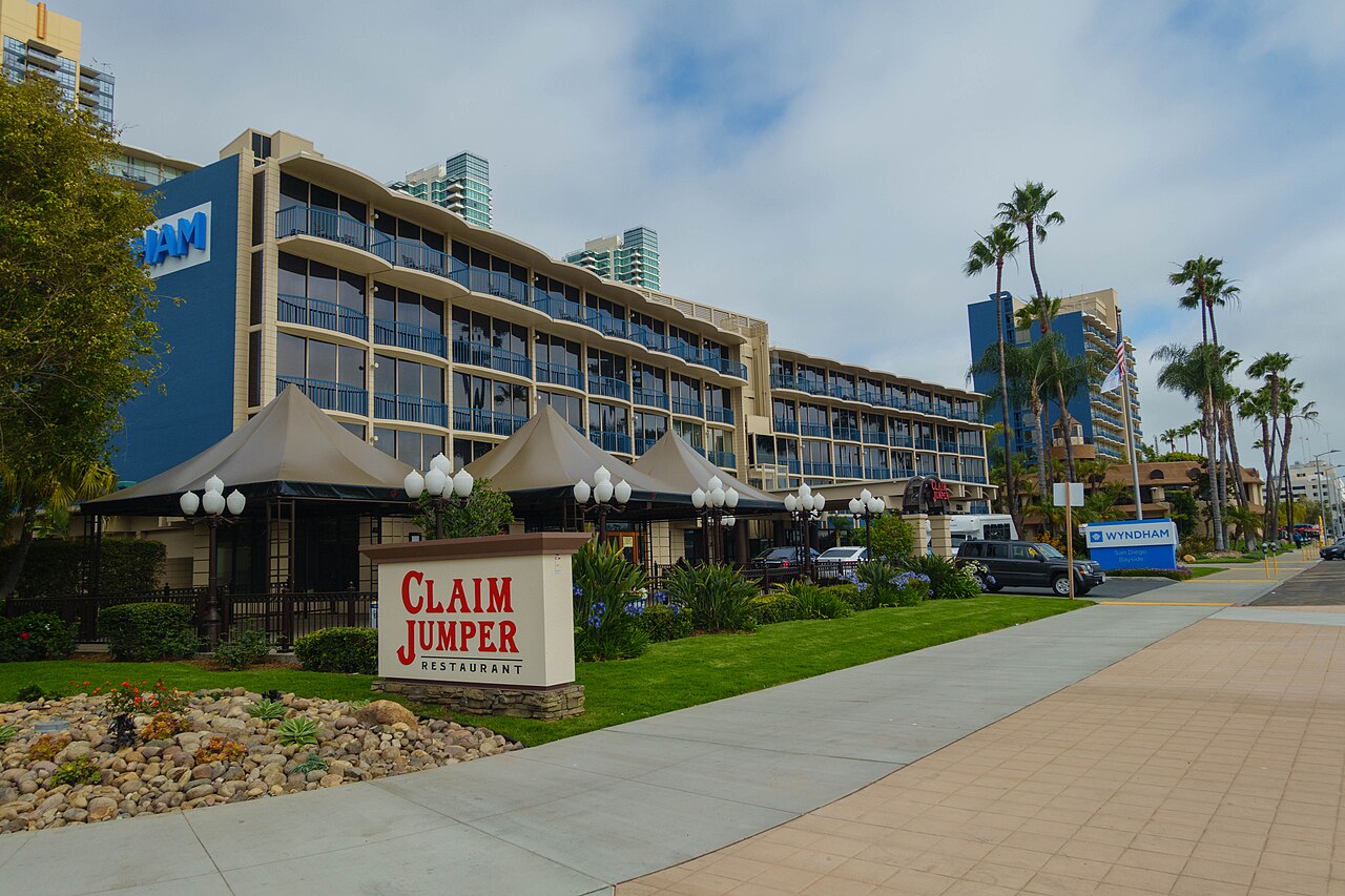 Claim_Jumper